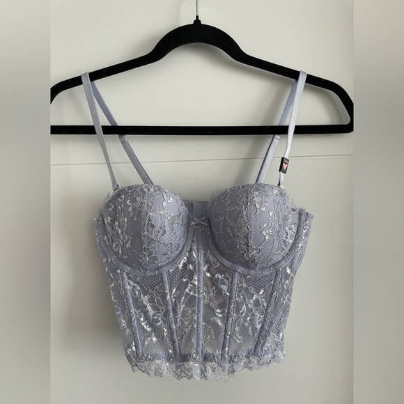 Victoria’s Secret lace bra top. Removable straps, corset back. BNWT size 34 B. - Picture 2 of 8